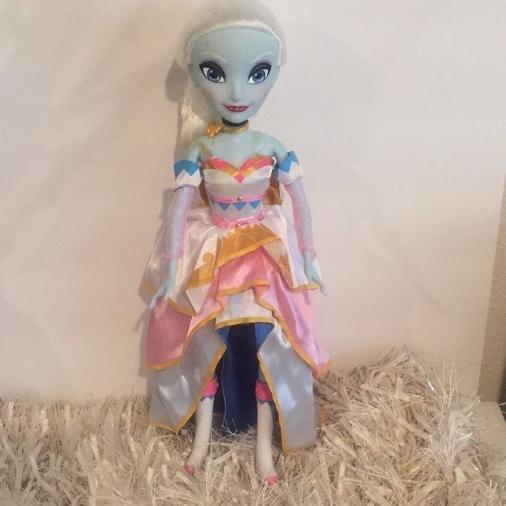Disney Exclusive doll Carousel Carrie 12 “